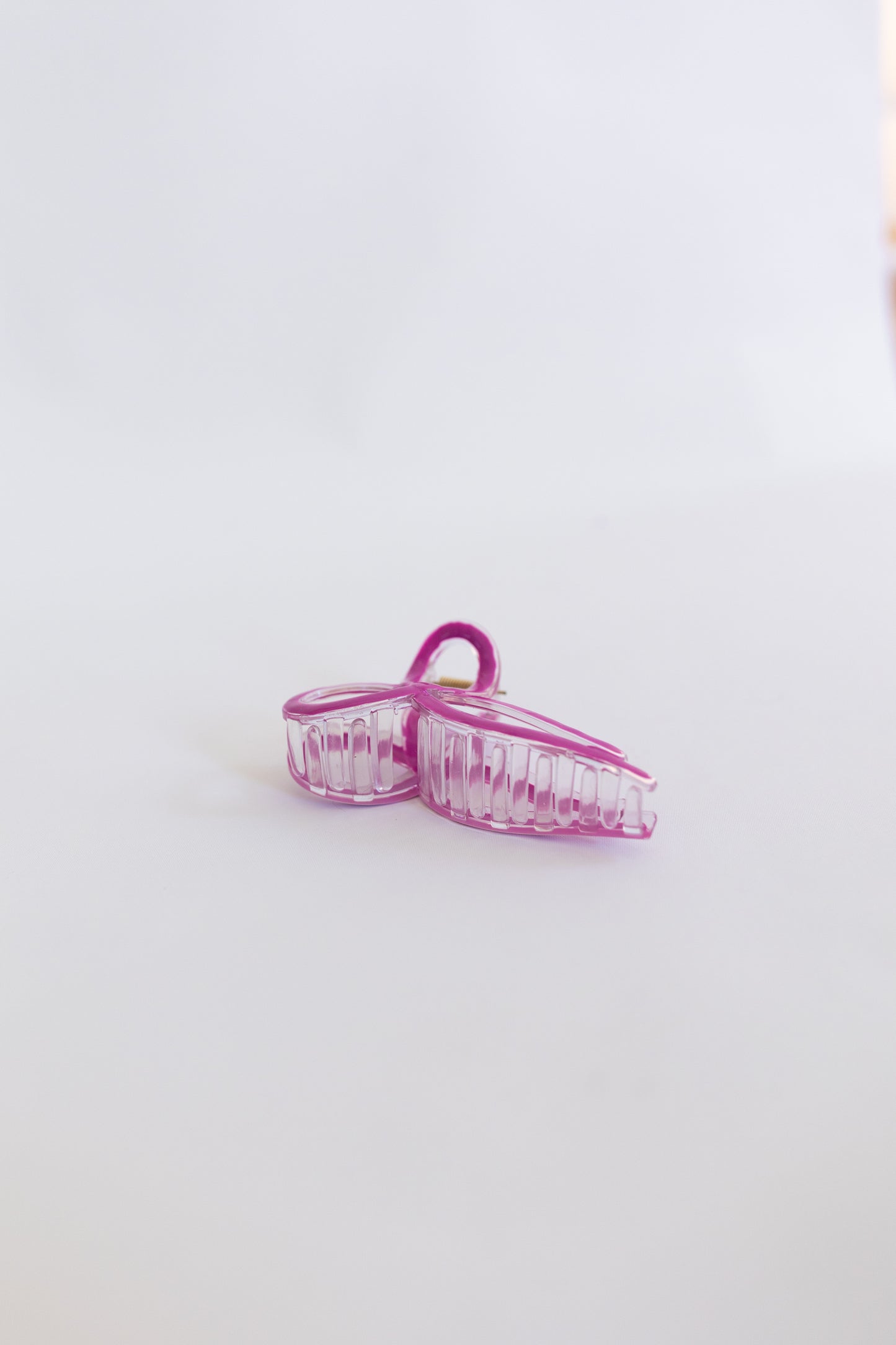Carrie Bow Clip-Magenta - Honeybee's Louisiana Local Threads
